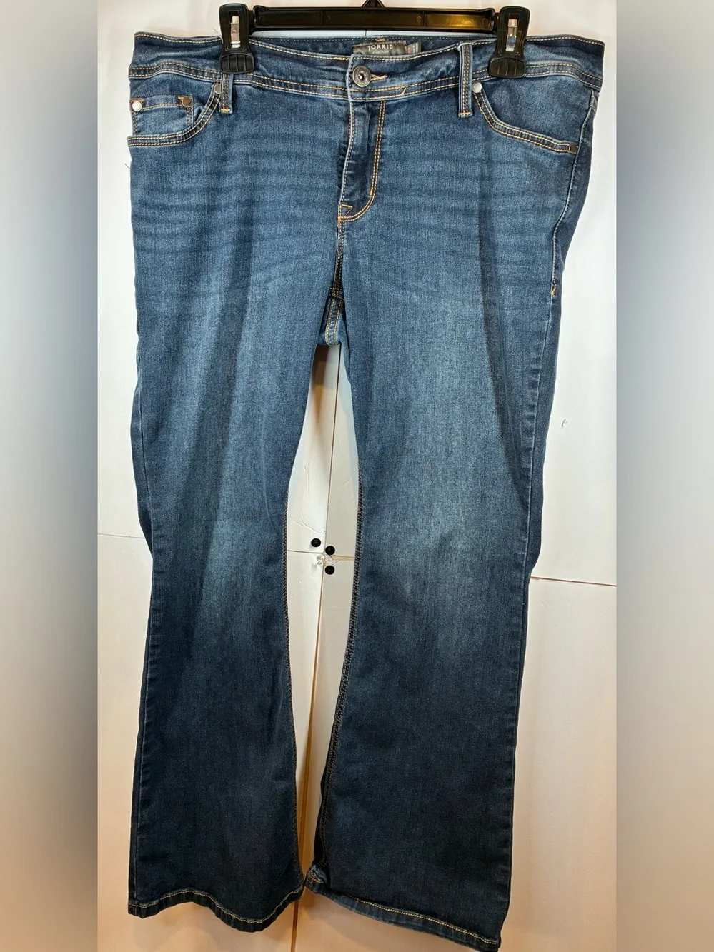 Torrid Luxe Slim Boot Jeans Women’s Size 14R Medium Wash Stretch Denim - Picture 1 of 8
